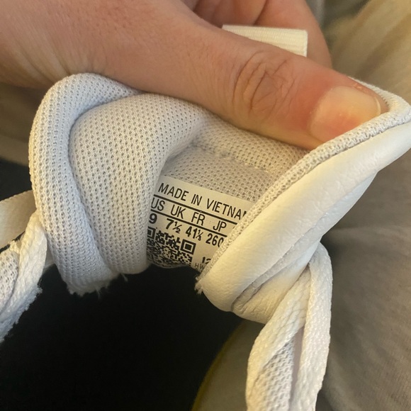 NEVER WORN Adidas Women’s White and Black Sneakers - Picture 6 of 6